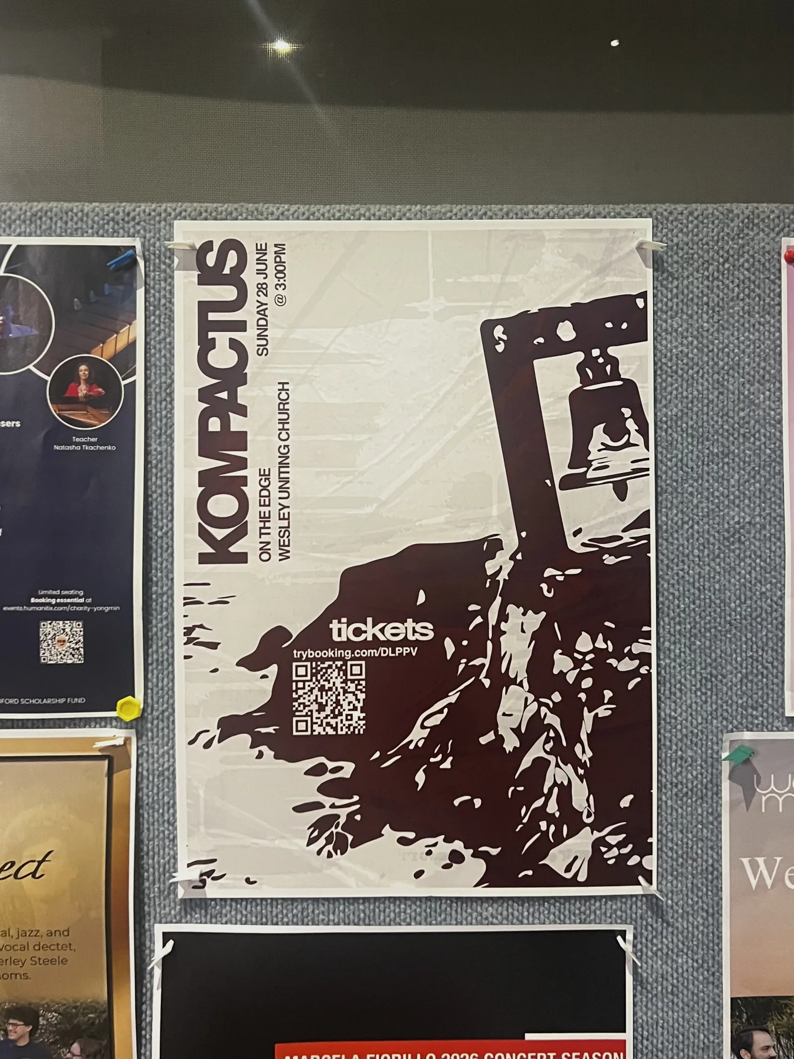 Kompactus poster on display